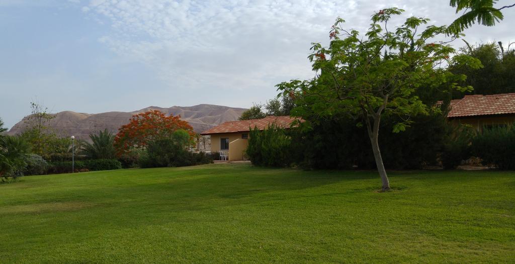 Almog Kibbutz Hotel Extérieur photo