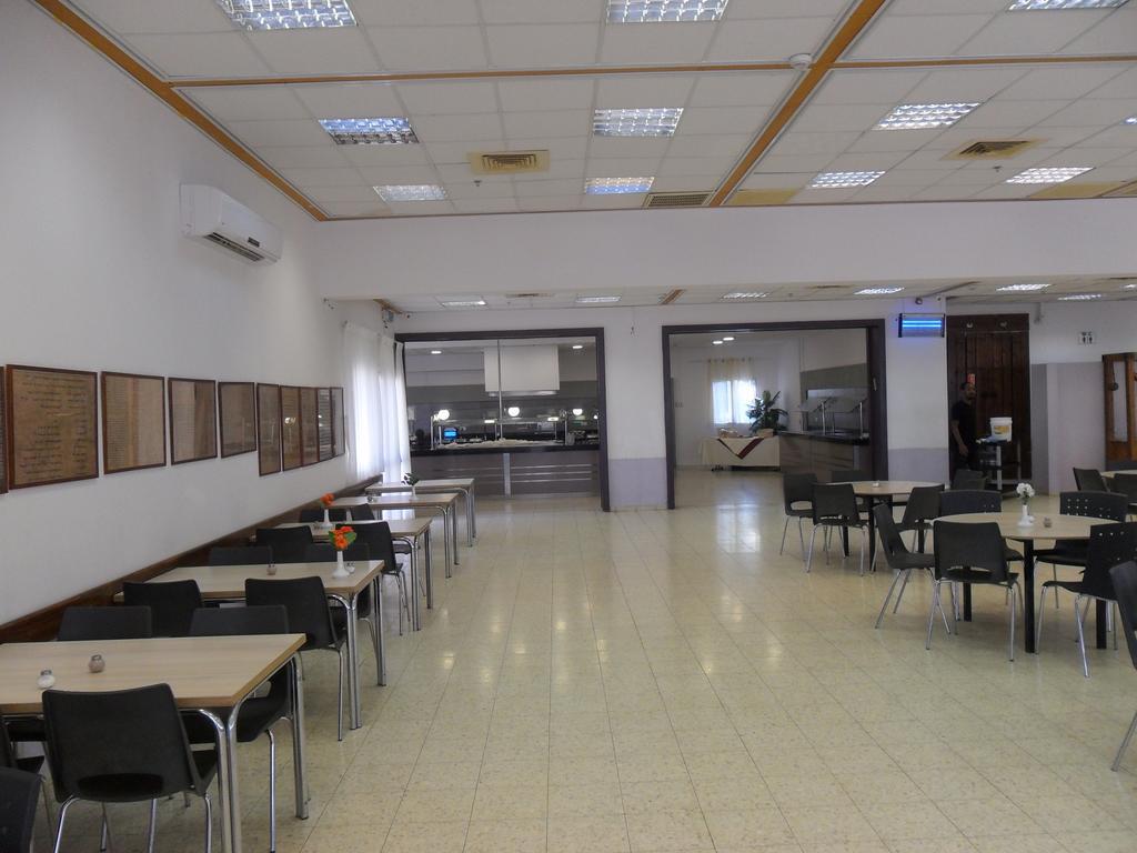Almog Kibbutz Hotel Extérieur photo