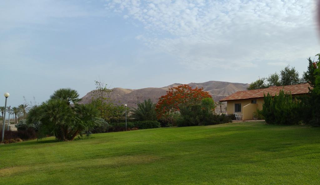 Almog Kibbutz Hotel Extérieur photo