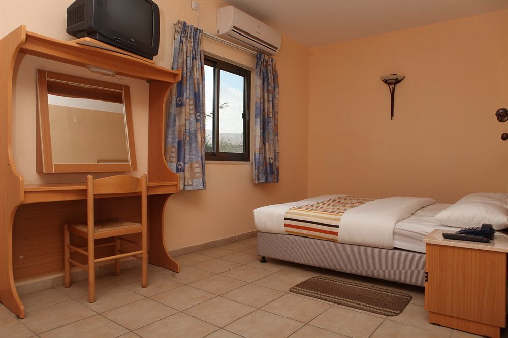 Almog Kibbutz Hotel Extérieur photo