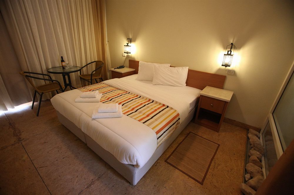 Almog Kibbutz Hotel Extérieur photo